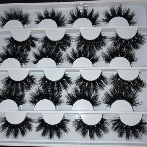 Dramatic Lashes. ‼️SOLD‼️ - Picture 1 of 5